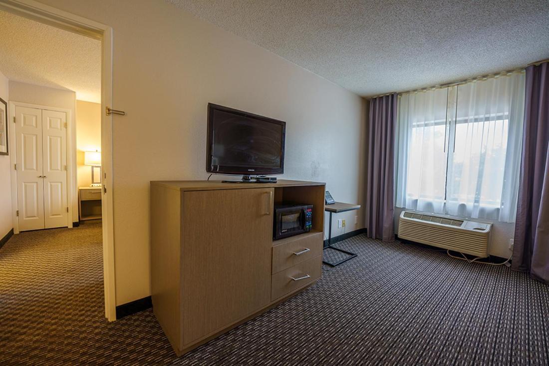 Отель Wingate By Wyndham Brunswick Ga I-95 Экстерьер фото