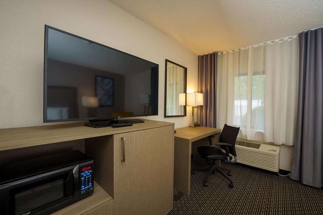 Отель Wingate By Wyndham Brunswick Ga I-95 Экстерьер фото