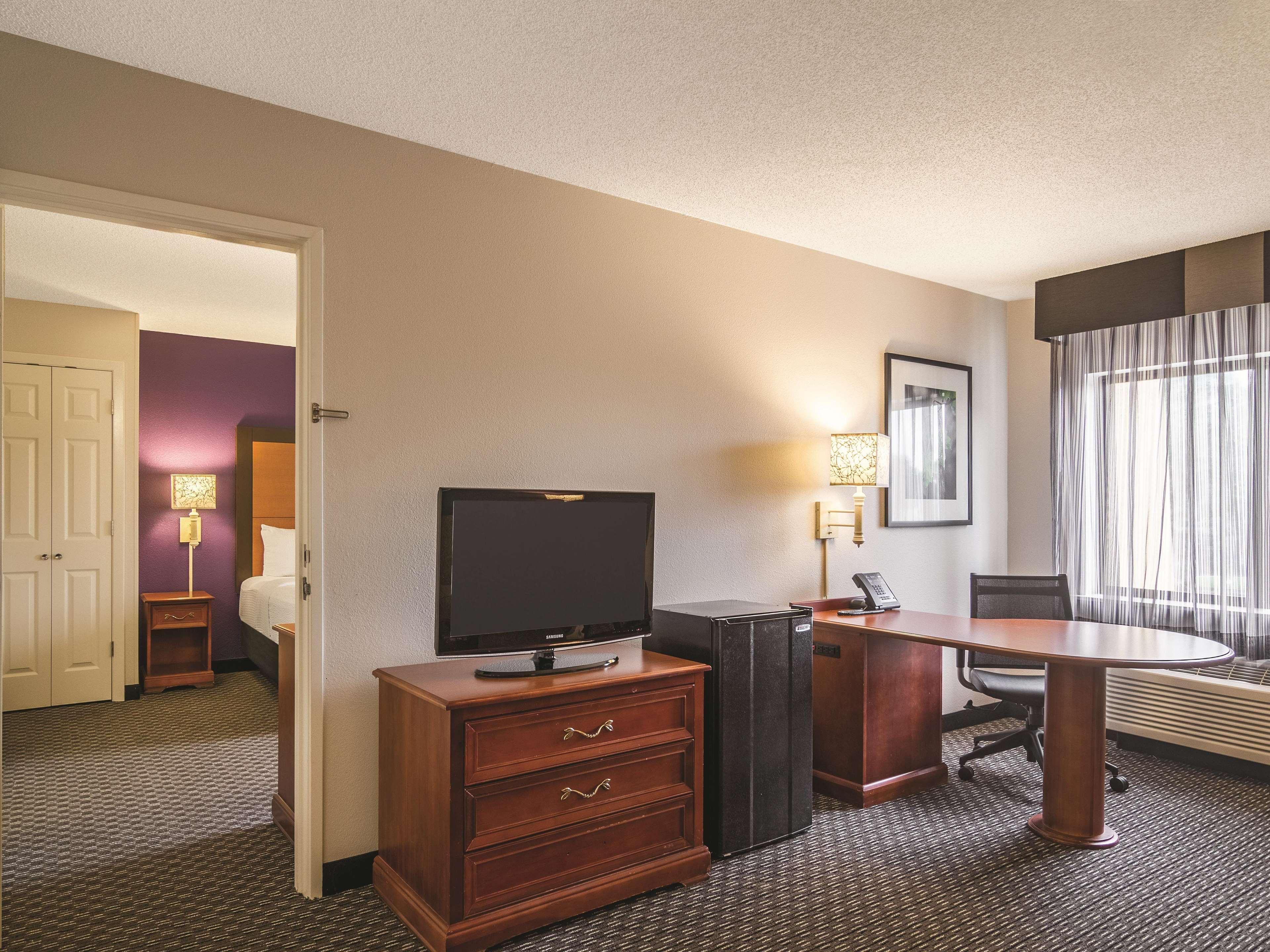 Отель Wingate By Wyndham Brunswick Ga I-95 Экстерьер фото