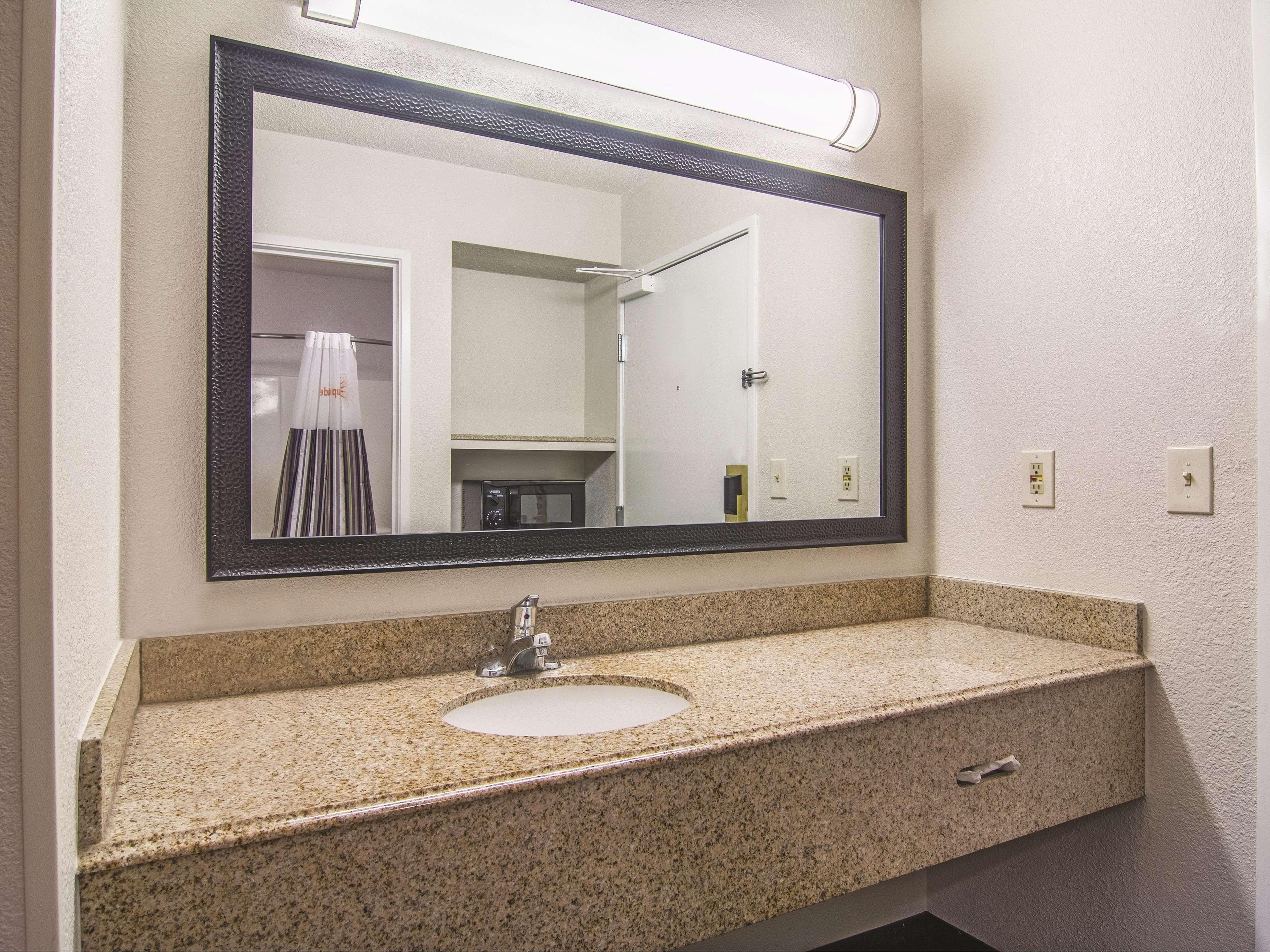 Отель Wingate By Wyndham Brunswick Ga I-95 Экстерьер фото