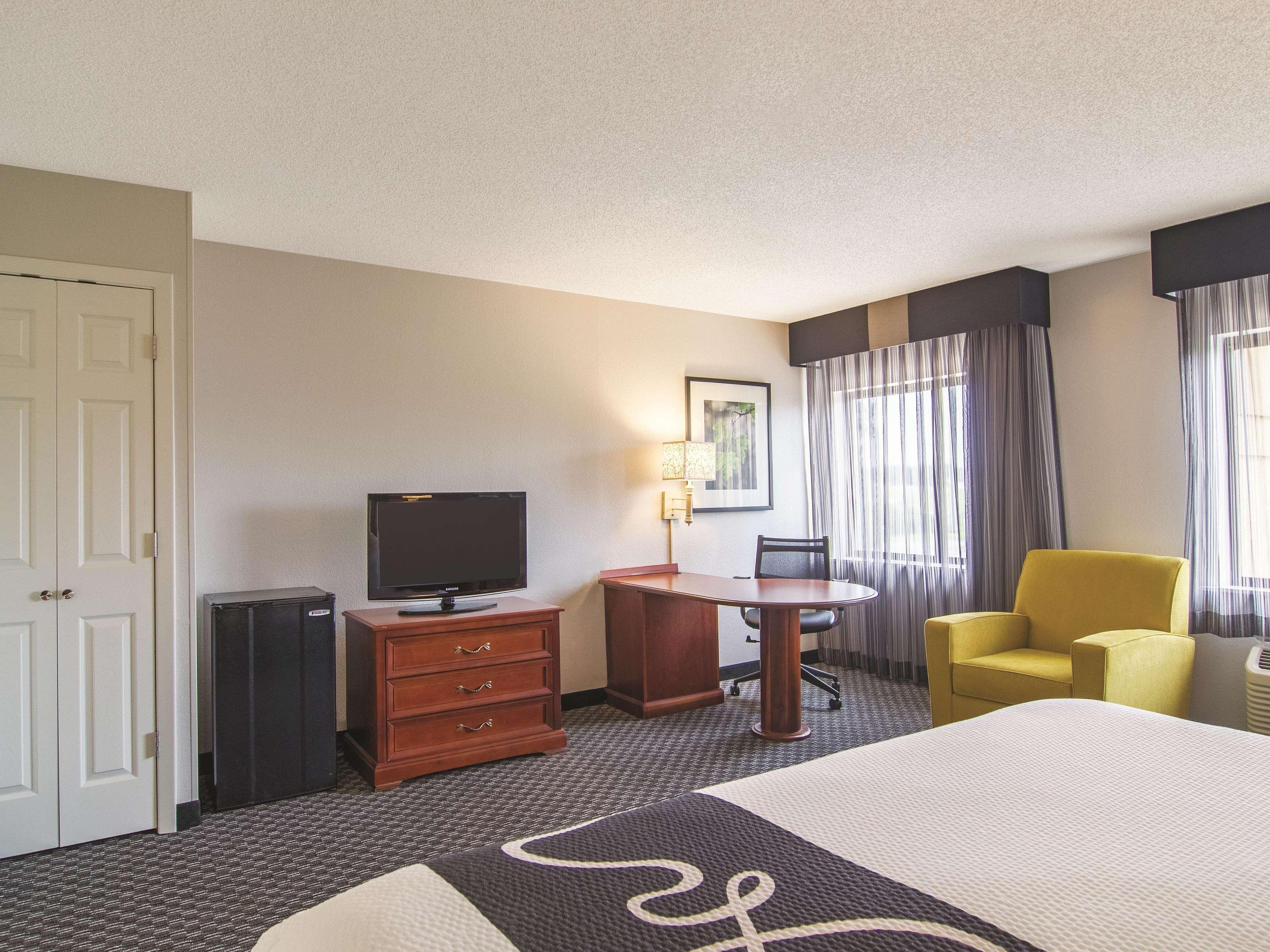 Отель Wingate By Wyndham Brunswick Ga I-95 Экстерьер фото